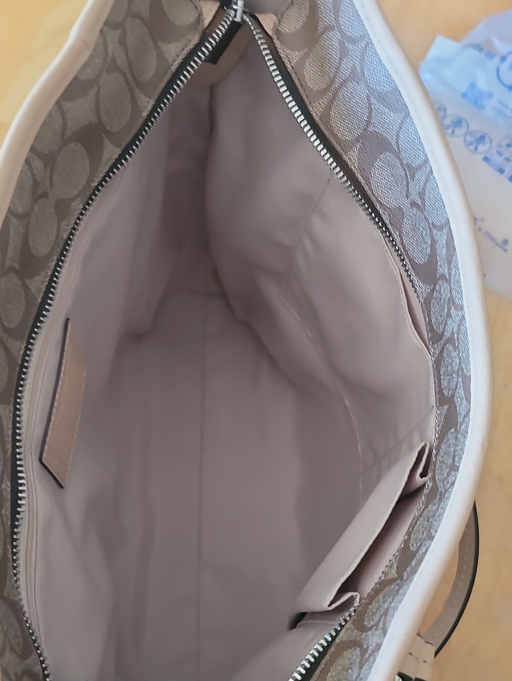 New COACH Peyton Signature Zip Top Tote F28365 - Picture 9 of 12